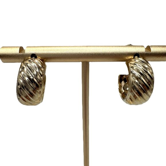 Vintage Bold Gold Hoops Chunky Huggie Twist Scalloped Design Costume Fashion - Picture 1 of 5